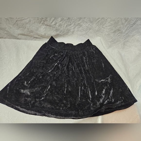 L'Amour Pocket Black Velvet Mini Skirt - Picture 7 of 10